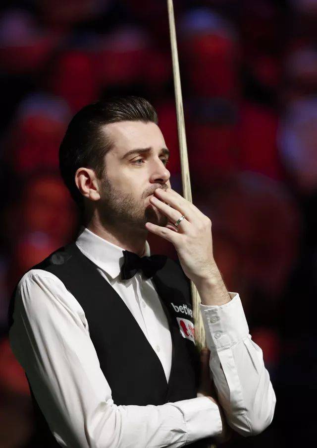 中展示了他 中展示了他